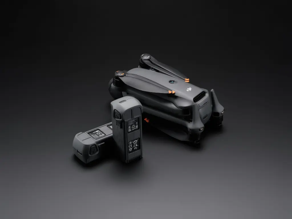 dron-dji-mavic-4-pro-combo-rc2-3.webp